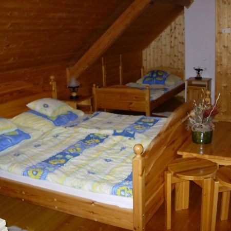 Nitt Pince Es Panzio Bed & Breakfast Kisharsany Ngoại thất bức ảnh