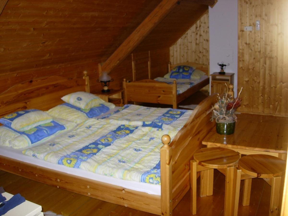 Nitt Pince Es Panzio Bed & Breakfast Kisharsany Ngoại thất bức ảnh